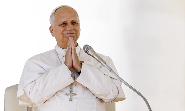 Myśleli, że nie żyje - on tymczasem stanął w drzwiach. Nowa książka o Leonie XIV