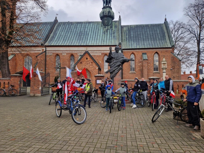 W kościelnej ławce i na rowerze
