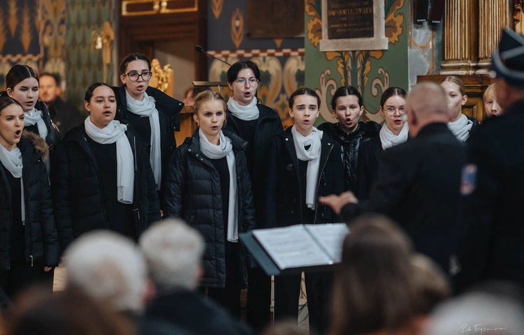 Puellae Orantes dla Niepodległej w Szczucinie