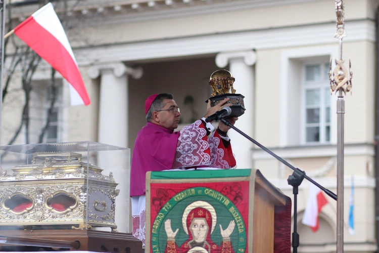 Obchody patronalne diecezji. Procesja z relikwiami św. Wiktorii 