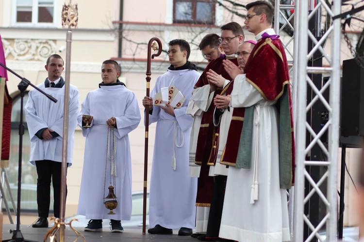 Obchody patronalne diecezji. Procesja z relikwiami św. Wiktorii 