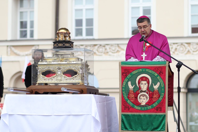 Obchody patronalne diecezji. Procesja z relikwiami św. Wiktorii 