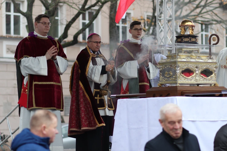 Obchody patronalne diecezji. Procesja z relikwiami św. Wiktorii 