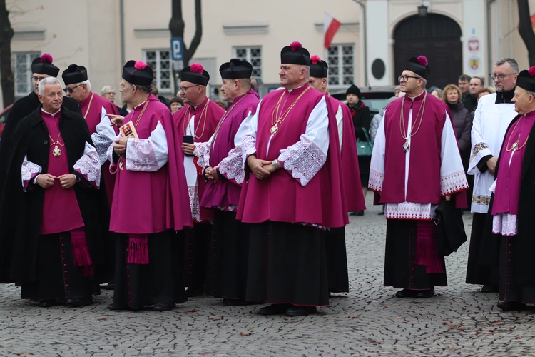 Obchody patronalne diecezji. Procesja z relikwiami św. Wiktorii 