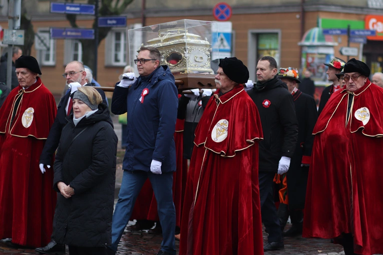 Obchody patronalne diecezji. Procesja z relikwiami św. Wiktorii 
