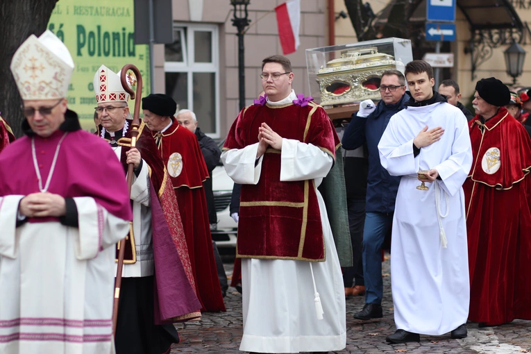 Obchody patronalne diecezji. Procesja z relikwiami św. Wiktorii 