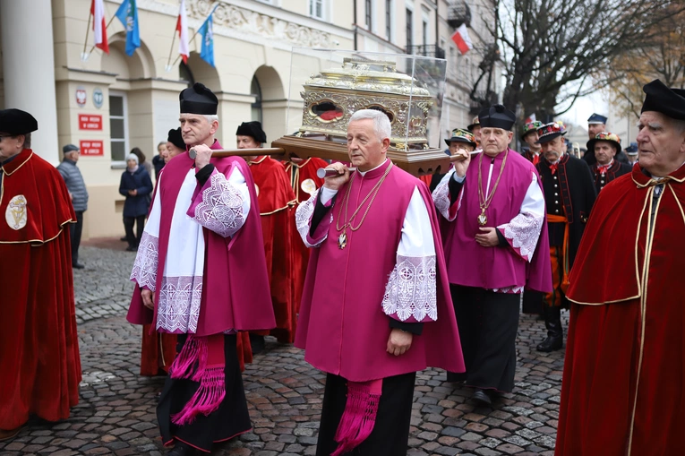 Obchody patronalne diecezji. Procesja z relikwiami św. Wiktorii 