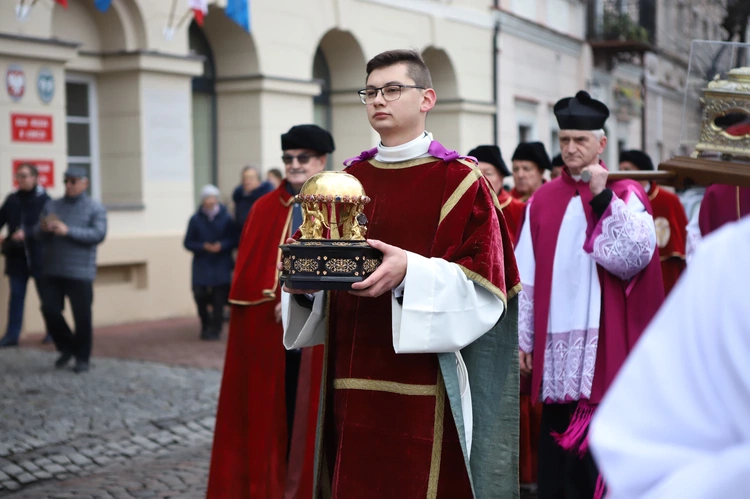 Obchody patronalne diecezji. Procesja z relikwiami św. Wiktorii 