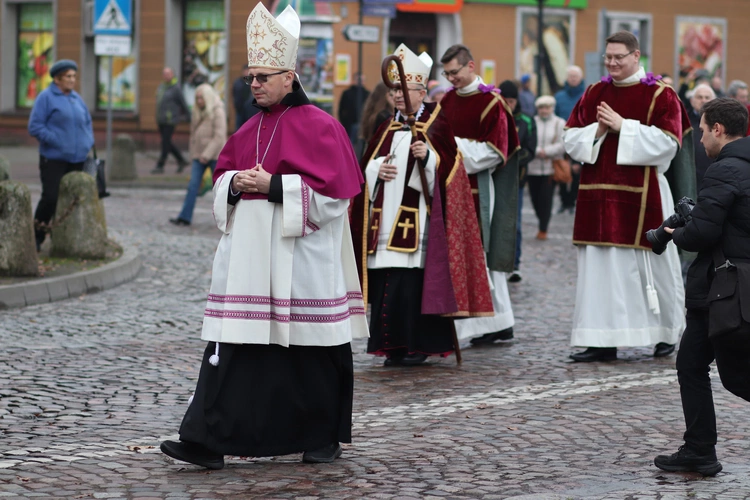 Obchody patronalne diecezji. Procesja z relikwiami św. Wiktorii 