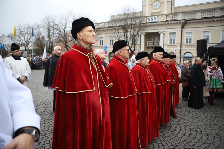 Obchody patronalne diecezji. Procesja z relikwiami św. Wiktorii 