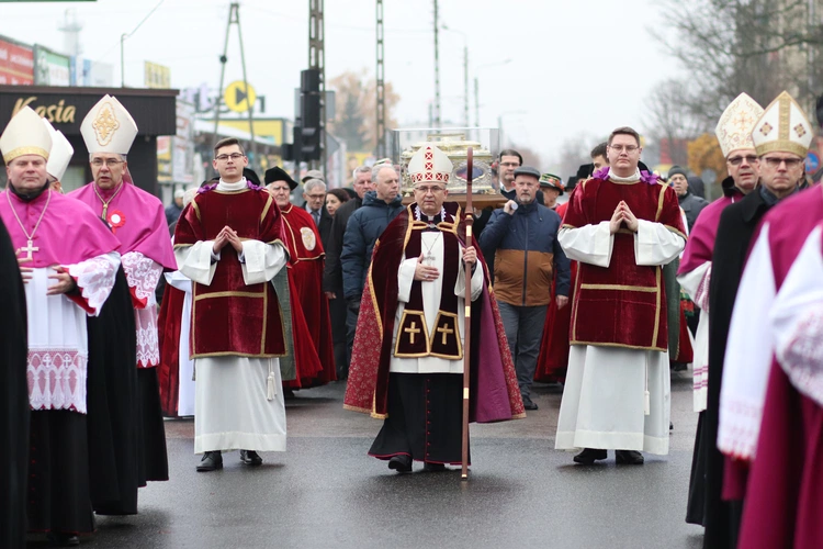 Obchody patronalne diecezji. Procesja z relikwiami św. Wiktorii 