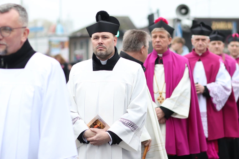 Obchody patronalne diecezji. Procesja z relikwiami św. Wiktorii 