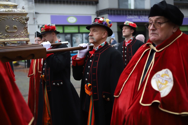 Obchody patronalne diecezji. Procesja z relikwiami św. Wiktorii 