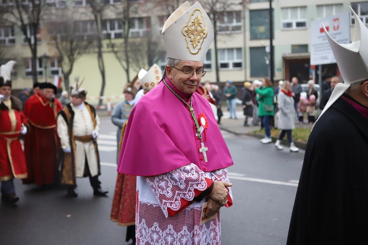 Obchody patronalne diecezji. Procesja z relikwiami św. Wiktorii 
