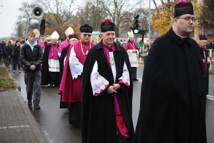 Obchody patronalne diecezji. Procesja z relikwiami św. Wiktorii 