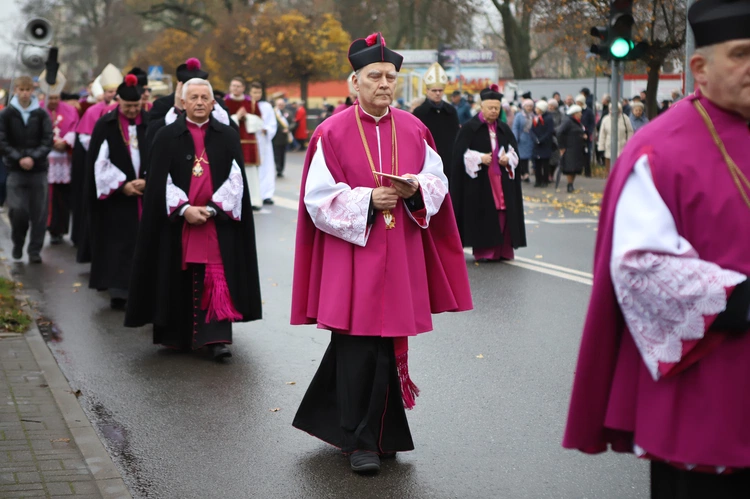 Obchody patronalne diecezji. Procesja z relikwiami św. Wiktorii 