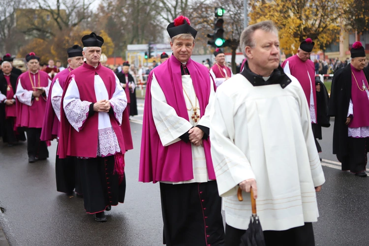 Obchody patronalne diecezji. Procesja z relikwiami św. Wiktorii 