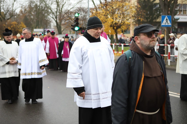 Obchody patronalne diecezji. Procesja z relikwiami św. Wiktorii 
