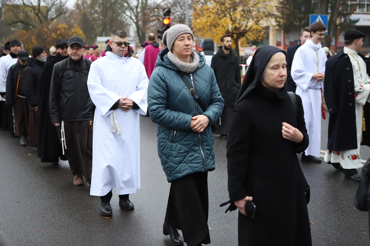Obchody patronalne diecezji. Procesja z relikwiami św. Wiktorii 