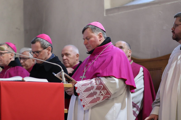 Obchody patronalne diecezji. Procesja z relikwiami św. Wiktorii 