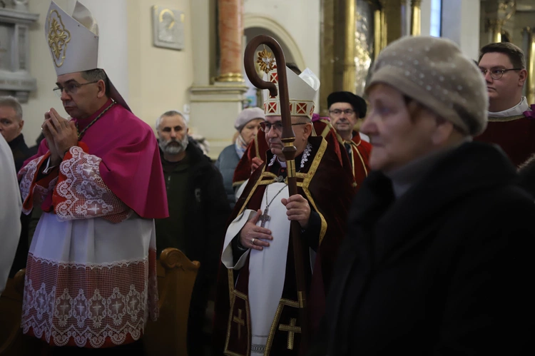 Obchody patronalne diecezji. Procesja z relikwiami św. Wiktorii 