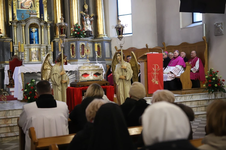 Obchody patronalne diecezji. Procesja z relikwiami św. Wiktorii 