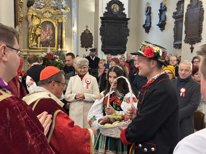 Skarb, w naczyniach glinianych