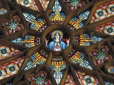 Matka nie konkuruje z Synem. O czym mówi najnowsza nota Watykanu o Maryi?