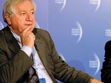 Europa jest dla Chin pionkiem w grze z USA. Rozmowa z prof. Bogdanem Góralczykiem