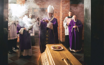 Zwieńczeniem liturgii  była modlitwa w krypcie  biskupów gdańskich.