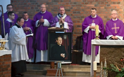 Od ostatnich Zaduszek pożegnaliśmy  9 duszpasterzy. 