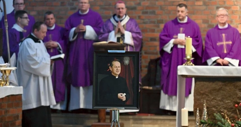 Od ostatnich Zaduszek pożegnaliśmy  9 duszpasterzy. 