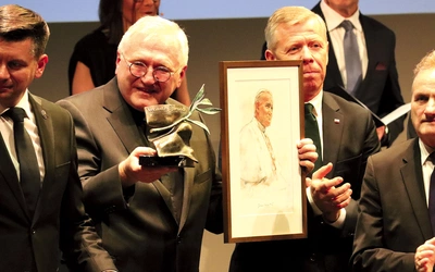 Nagrodę odebrał ks. Roman Krekora CR, rektor sanktuarium.
