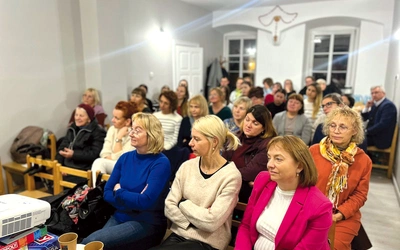 Wydarzenie zgromadziło około 40 kobiet w różnym wieku. 