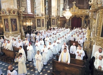 Duchowni zgromadzili się w katedrze, by odnowić swoją więź z Chrystusem i Kościołem.