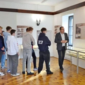 Po ekspozycji oprowadzał Adam Grabowski.