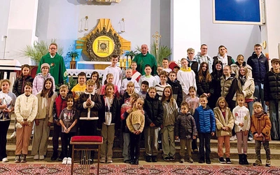 Uczestnicy spotkań biblijnych w kościele Chrystusa Dobrego Pasterza w Radomiu.