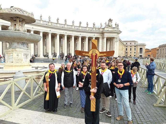 Starachowiczanie na pl. Świętego Piotra.  
