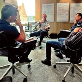 Jeśli ktoś ma ochotę poznać innych ojców, którzy rozwijają swoje umiejętności wychowawcze, może dołączyć do Wrocławskiego Klubu Ojca.