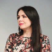 Weronika Kostrzewa poprowadzi panel „Dlaczego wiara nie przechodzi dalej? Rodzice wierzący – dzieci obojętne. Dziadkowie modlący się – wnuki poza Kościołem. Jak budować mosty międzypokoleniowe w Kościele i w przekazie wiary? Jak rozmawiać z osobami poszukującymi, wątpiącymi i w kryzysie wiary”.  