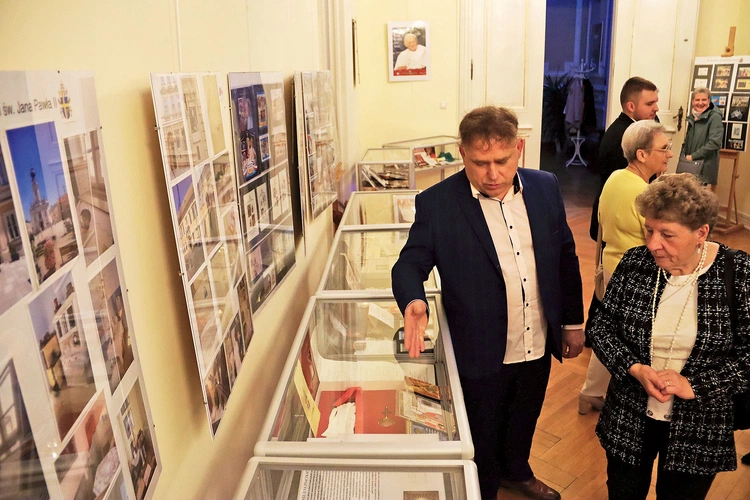 To trzeba zobaczyć. Tak wiele śladów po św. Janie Pawle  II to unikat! Ekspozycja  będzie czynna  do 15 grudnia.