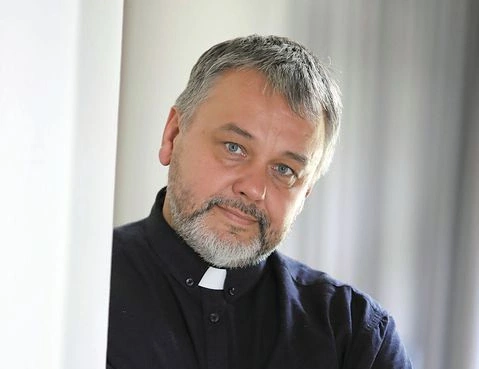 Ks. Mirosław Tosza: Ubóstwo zaprasza nas do relacji. Tym, co je zabija, jest poczucie sytości, tego, że nie potrzebujemy się nawzajem