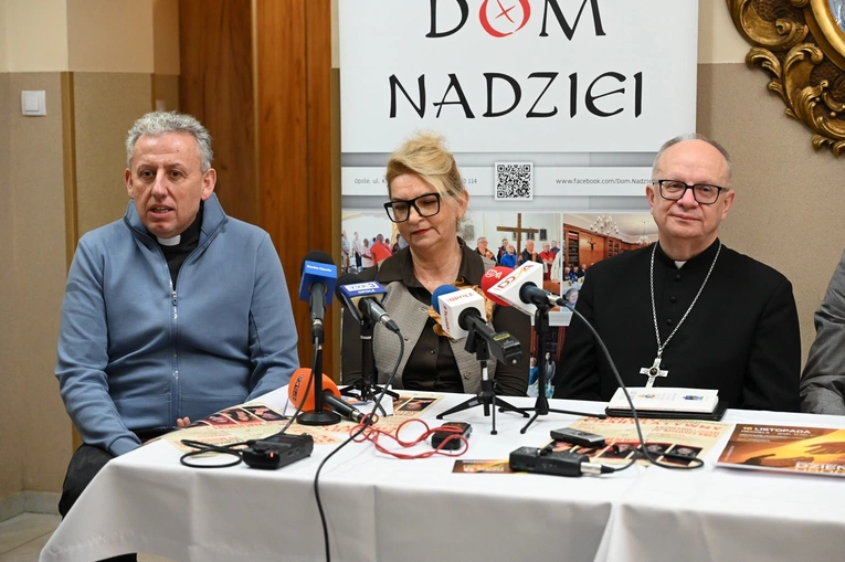 Artur Żmijewski zaśpiewa w Opolu