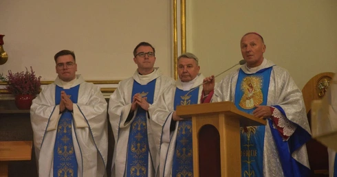 Na zakończenie procesji celebrowana była Msza Święta. 