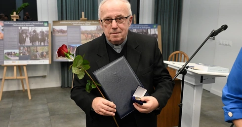 Ks. Bernard Joszko od lat zgłębia dzieje parafii na ziemi oleskiej