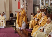 Kapłan z rozpostartymi skrzydłami. 90. urodziny ks. Jana Sikorskiego