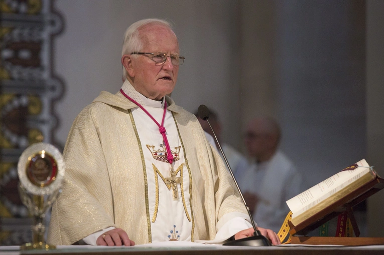 Kapłan z rozpostartymi skrzydłami. 90. urodziny ks. Jana Sikorskiego