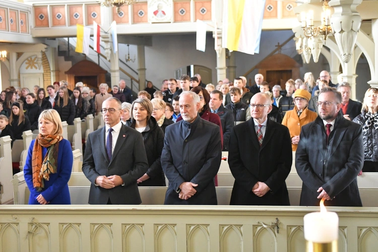 Szkoła Podstawowa im. Jana Pawła II w Trzebiczu ma już 80 lat