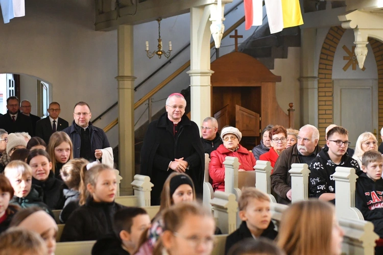 Szkoła Podstawowa im. Jana Pawła II w Trzebiczu ma już 80 lat