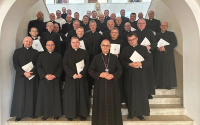 Abp Przybylski wręczył dekrety proboszczowskie